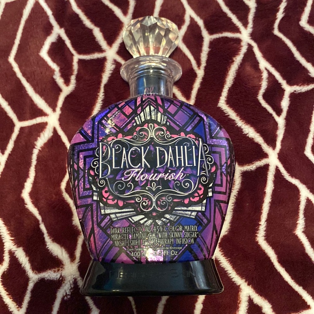 Black Dahlia Flourish